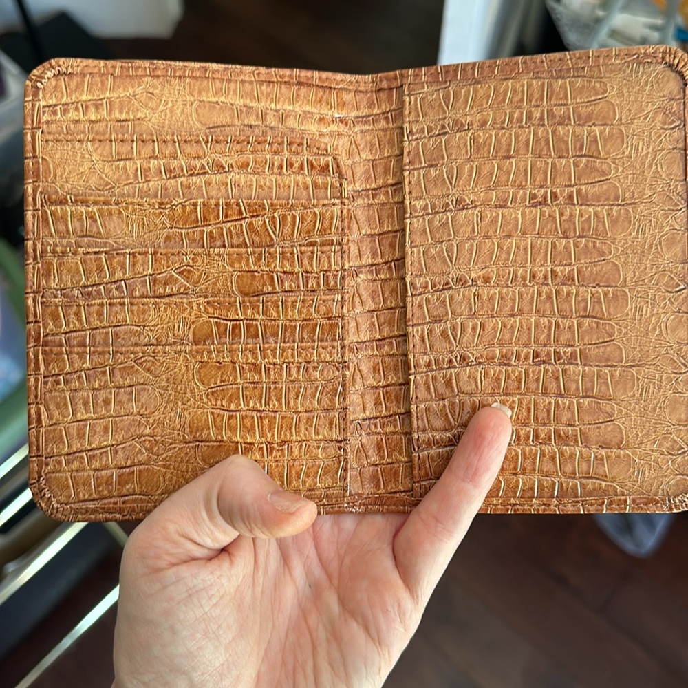 Croc ๐ embossed Passport cover with cc slots - Picture 3 of 5
